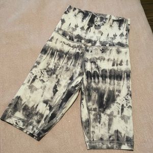 Extra high lululemon waisted diamond dye align bike shorts